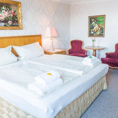 Romantisches Hotel Zur Traube Schwerin شفيرين الغرفة الصورة