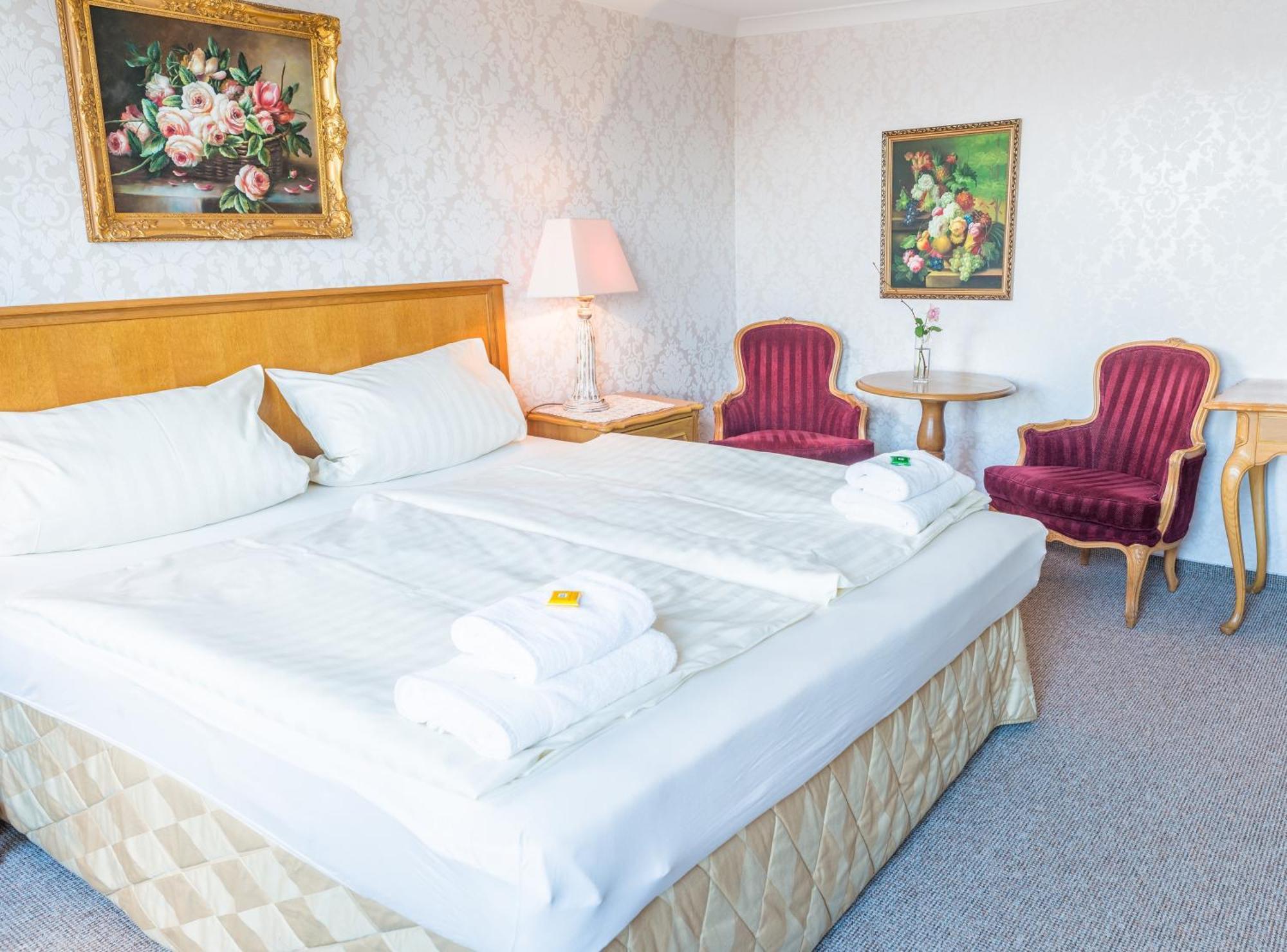 Romantisches Hotel Zur Traube Schwerin شفيرين الغرفة الصورة
