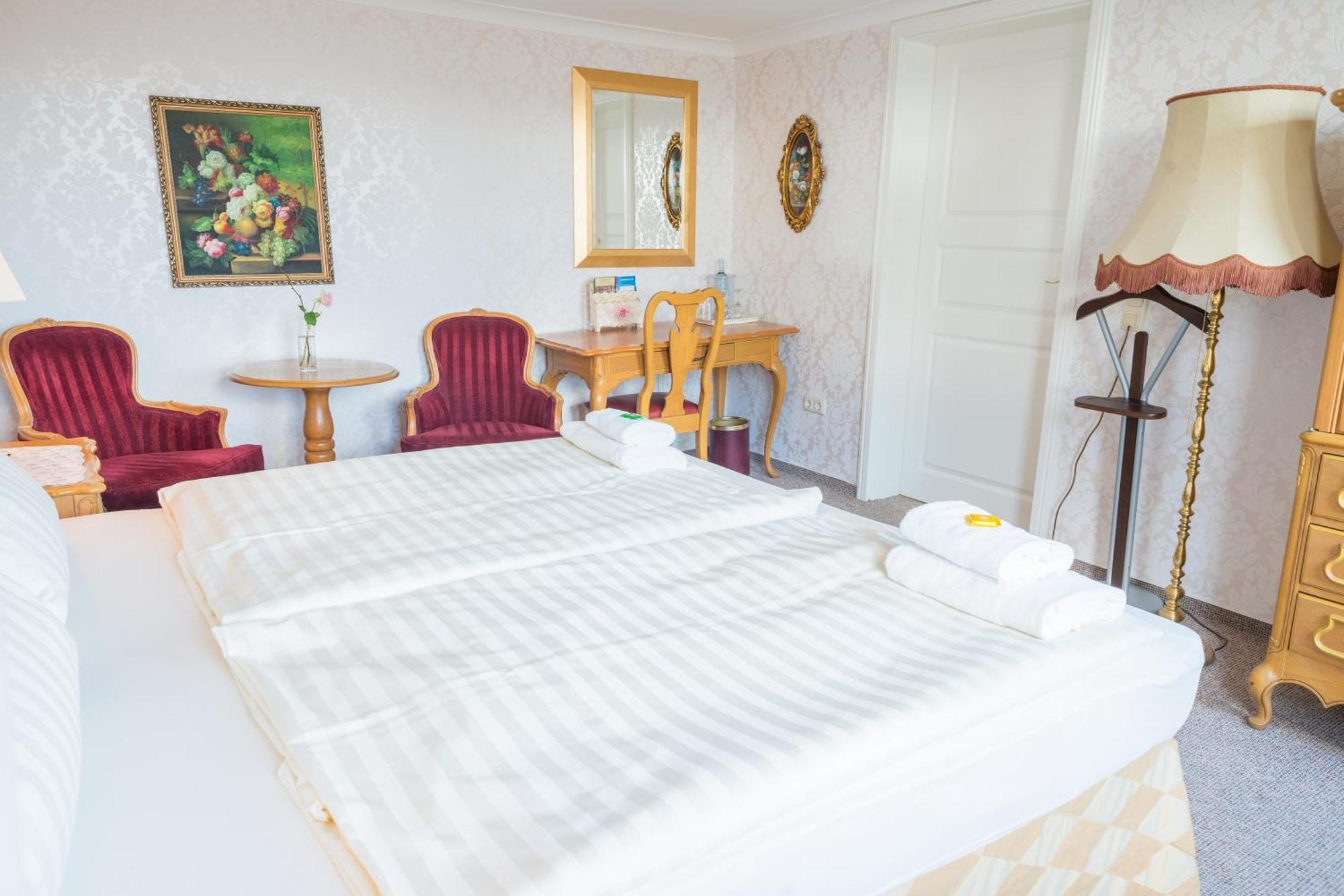 Romantisches Hotel Zur Traube Schwerin شفيرين الغرفة الصورة