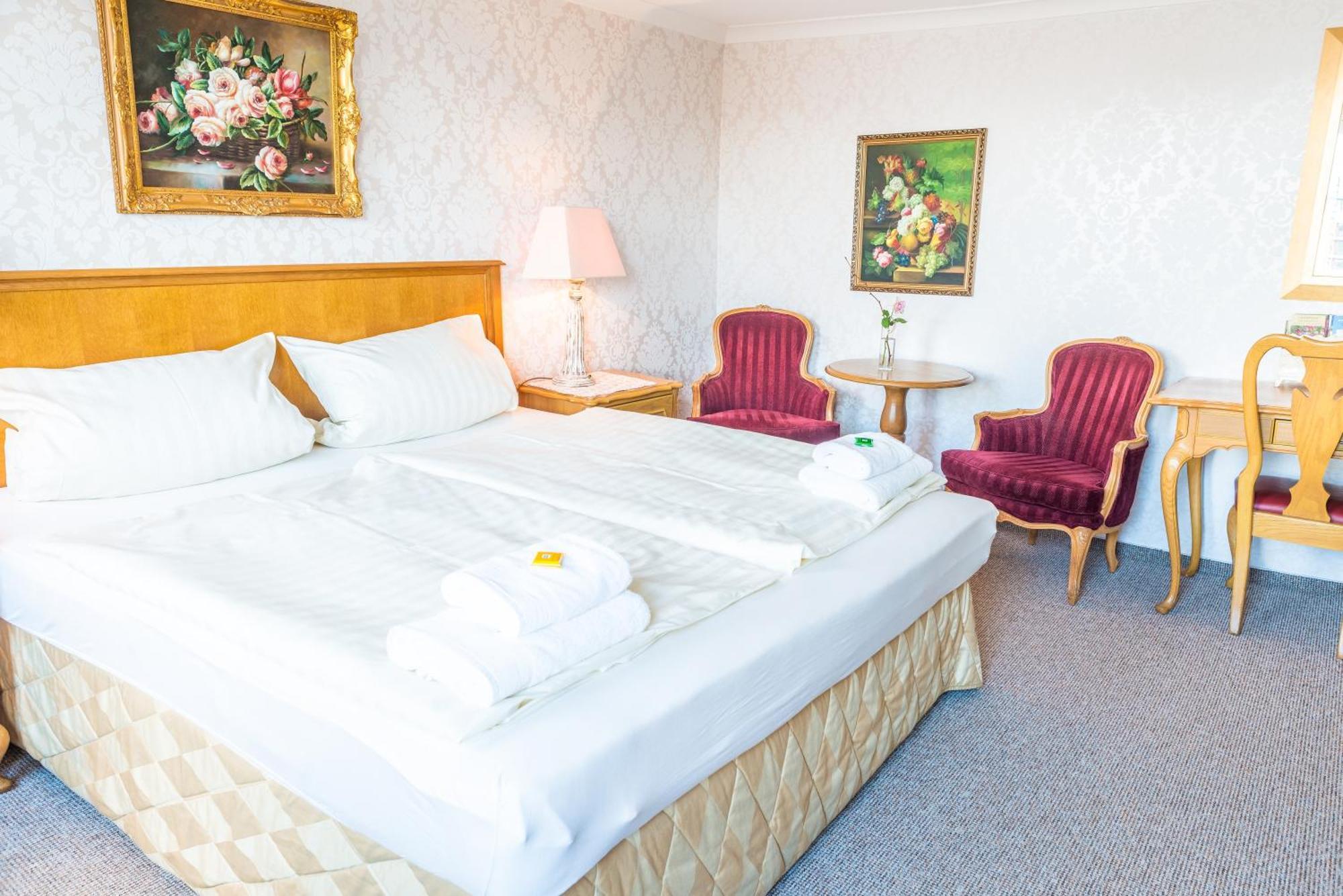 Romantisches Hotel Zur Traube Schwerin شفيرين الغرفة الصورة