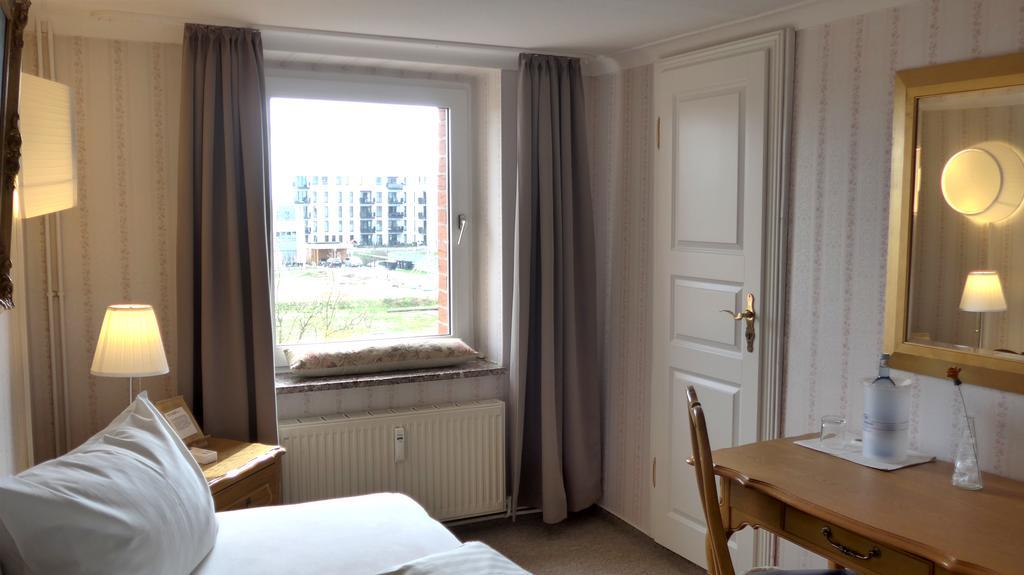 Romantisches Hotel Zur Traube Schwerin شفيرين المظهر الخارجي الصورة